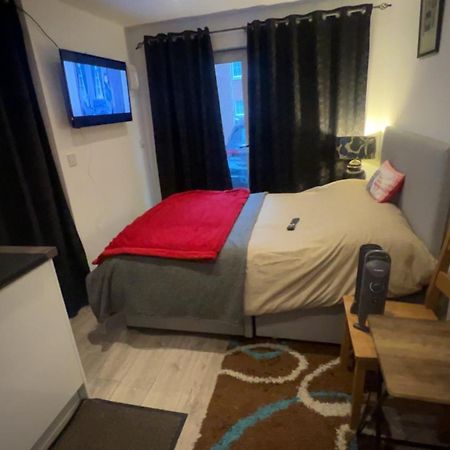 Cozy Small Studio Peterborough Bagian luar foto