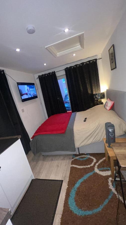 Cozy Small Studio Peterborough Bagian luar foto